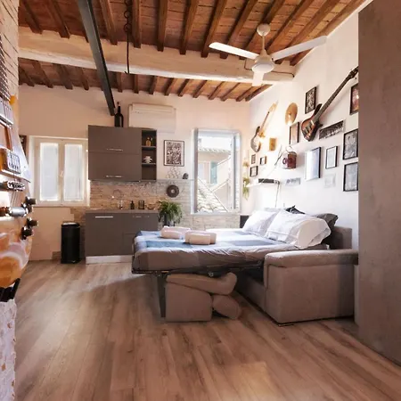 Stonehouse Апартаменты *
